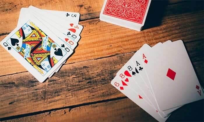 Bài phỏm tá lả là một game bài cực kỳ phổ biến từ đời thực cho đến game bài online và được đông đảo người chơi yêu thích