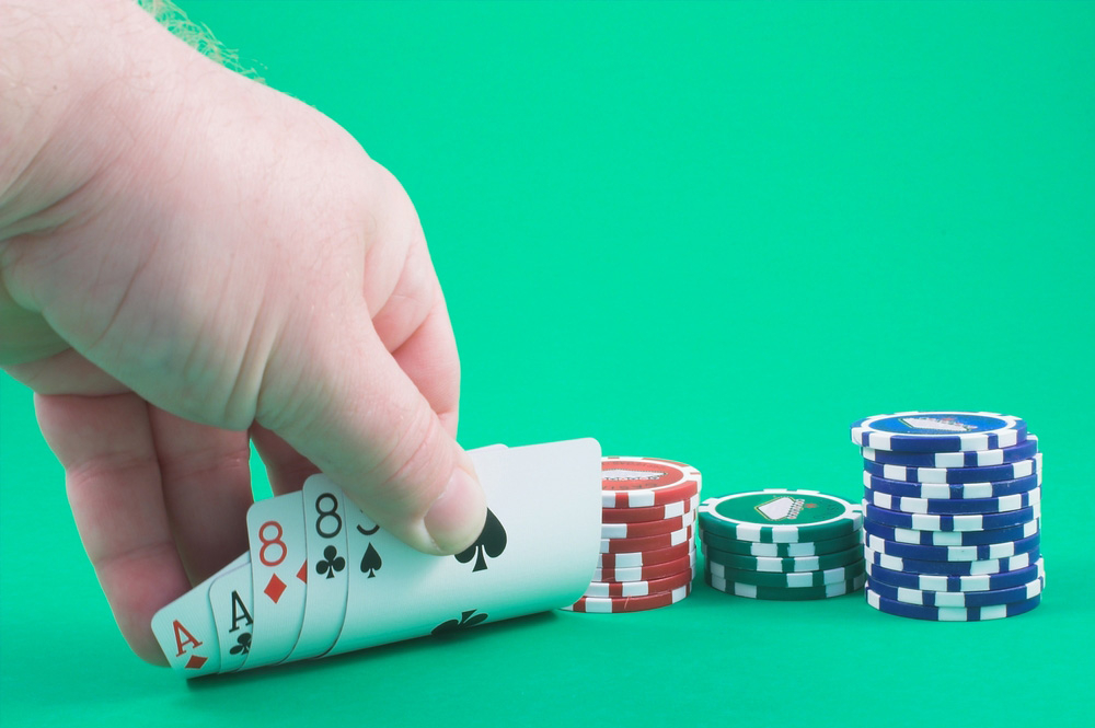 Hướng dẫn cách chơi Poker chi tiết và chính xác nhất